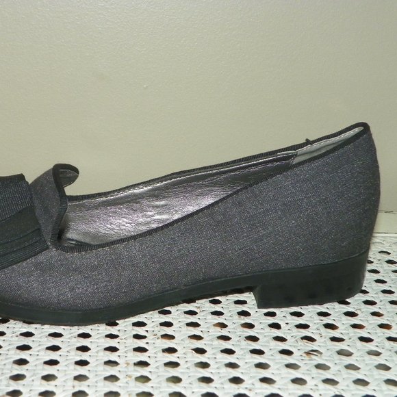 NEW Adrienne Vittadini Gray/Black Flats Sz 7 M - Picture 8 of 8